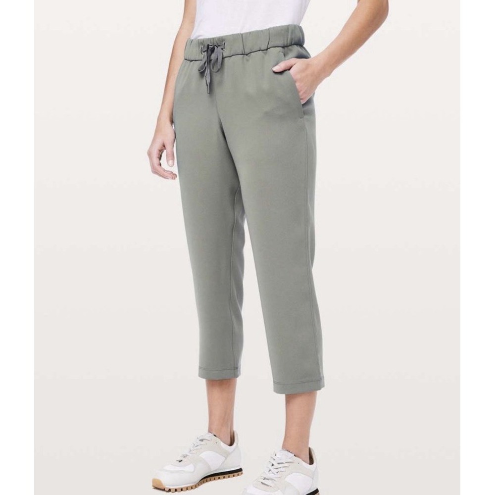 Lululemon On the Fly Crop Woven Pants Size 12 Straight Leg Grey Sage Relaxed Fit